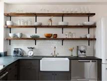 آشپزخانه بدون کابینت و با قفسه- احتمالا از خرید آن منصرف شوید